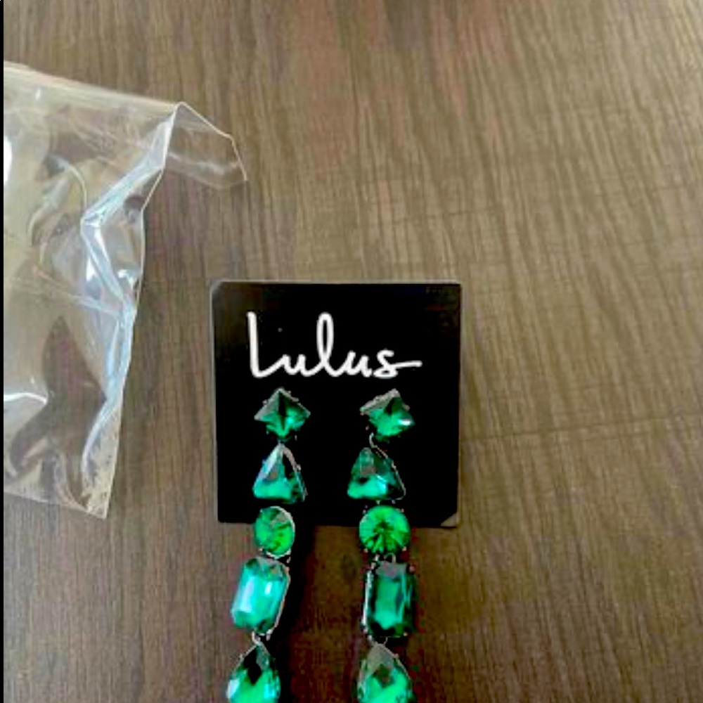 Never worn, lulus emerald earrings
